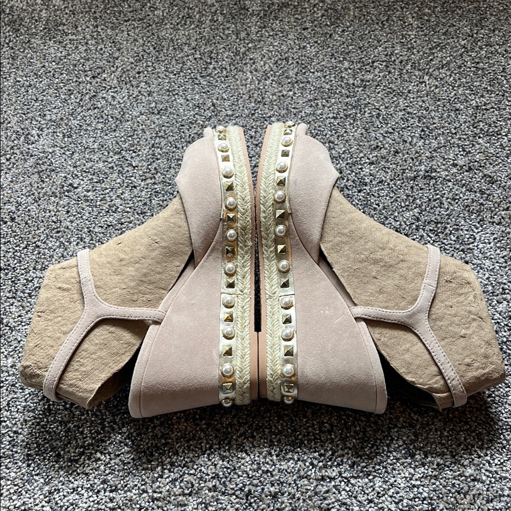 Lily Pulitzer Blush pink Peep Toe Wedge Sandals size 8 w/ pearl and gold studs. - Picture 8 of 9